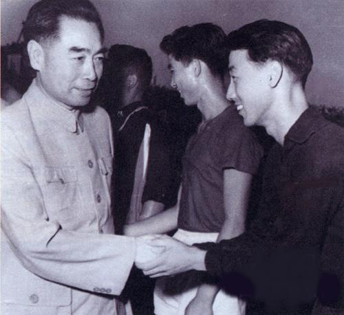 历史上的世界足球名将_世界足坛十大名将_有名的足球名将