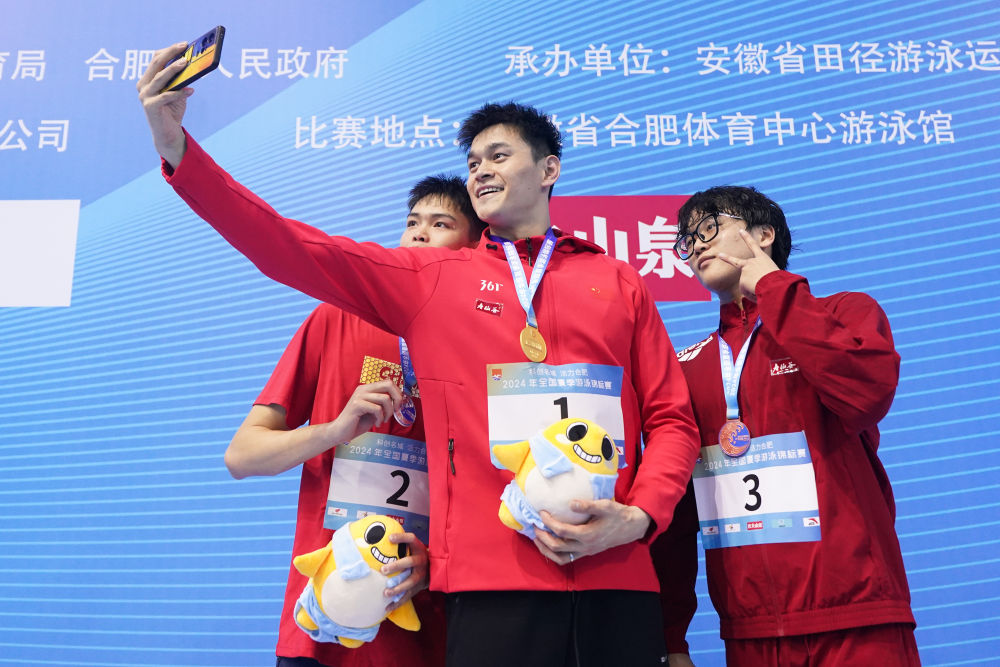 孙杨比赛游泳的视频_孙杨游泳mvp_孙杨游泳拿冠军视频