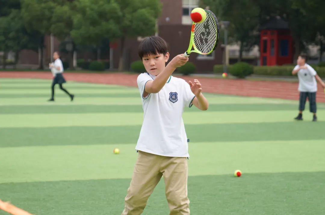 全国儿童击剑锦标赛_儿童击剑比赛冠军在外国比赛_小孩击剑视频