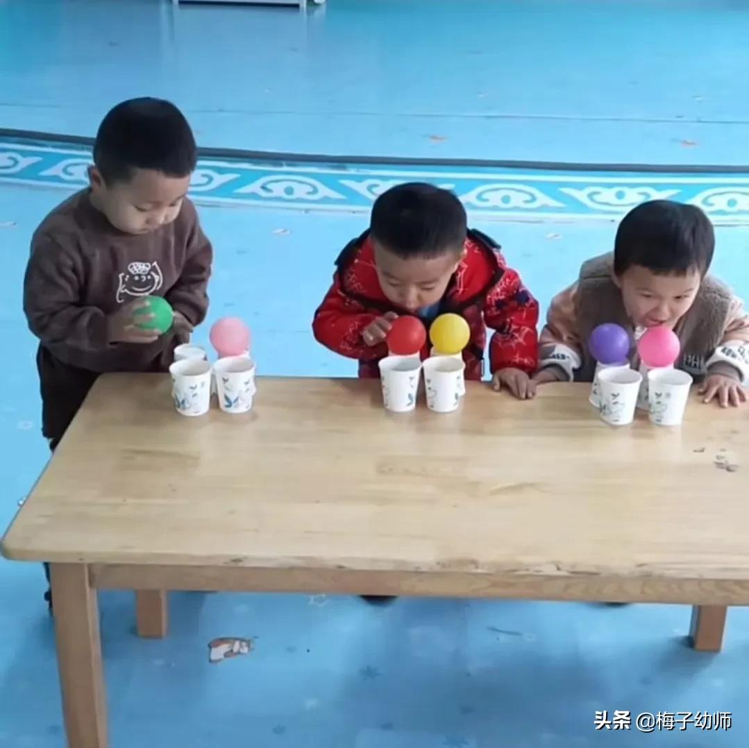 足球规则双脚夹球_双脚夹足球算不算违例_足球两脚夹球