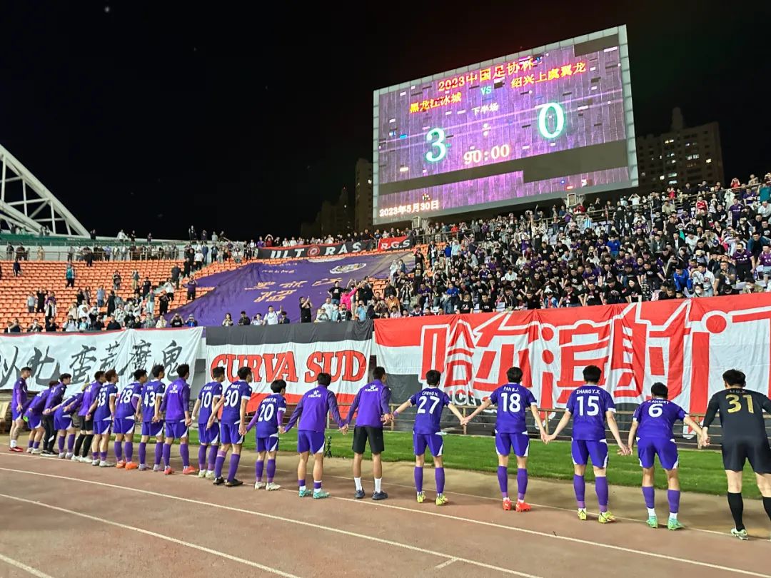 足球场守门员守了门叫啥啊_足球大场守门员规则是什么_足球场上守门员