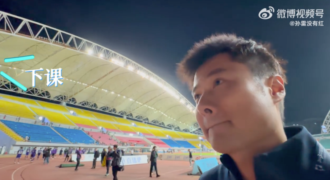 足球场守门员守了门叫啥啊_足球大场守门员规则是什么_足球场上守门员