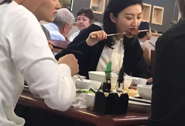 明星脸健身直播_做健身直播好吗_明星晒健身照