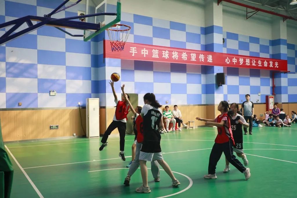 翼城篮球比赛冠军是谁_篮球冠军赛是什么意思_篮球赛冠军