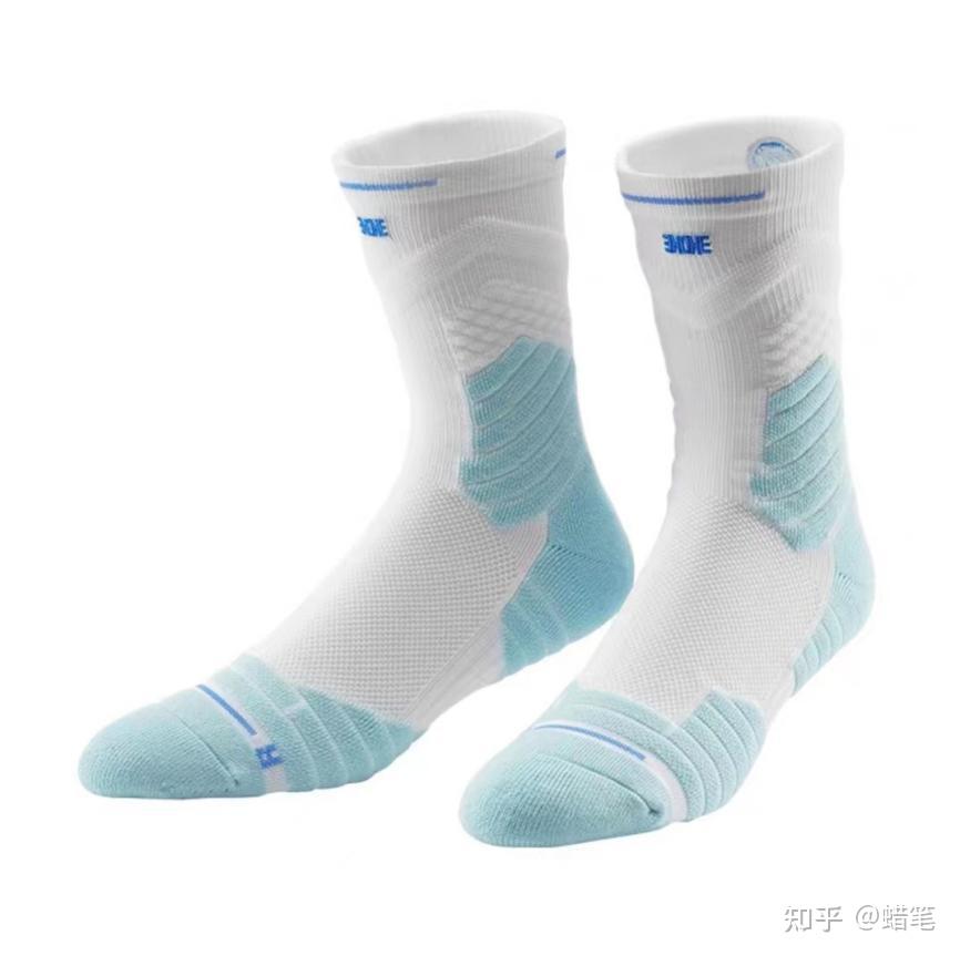 健身房只穿背心的女生_健身房穿运动背心骚_穿背心去健身房