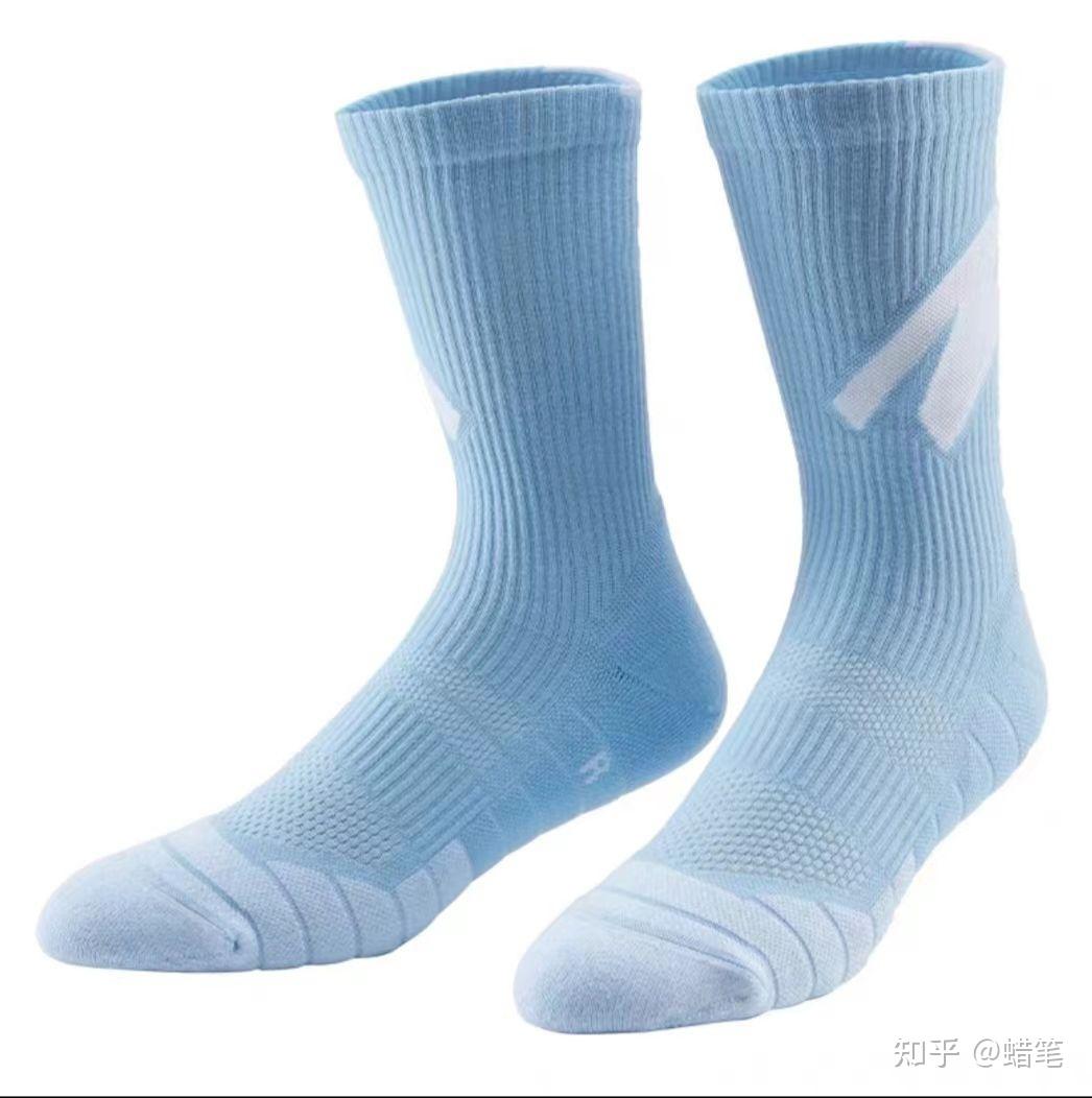 健身房穿运动背心骚_穿背心去健身房_健身房只穿背心的女生